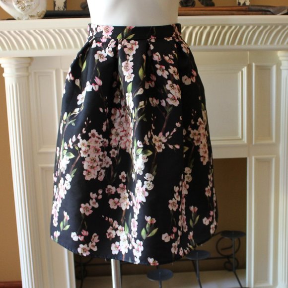 Alya Skirt (Burgundy)